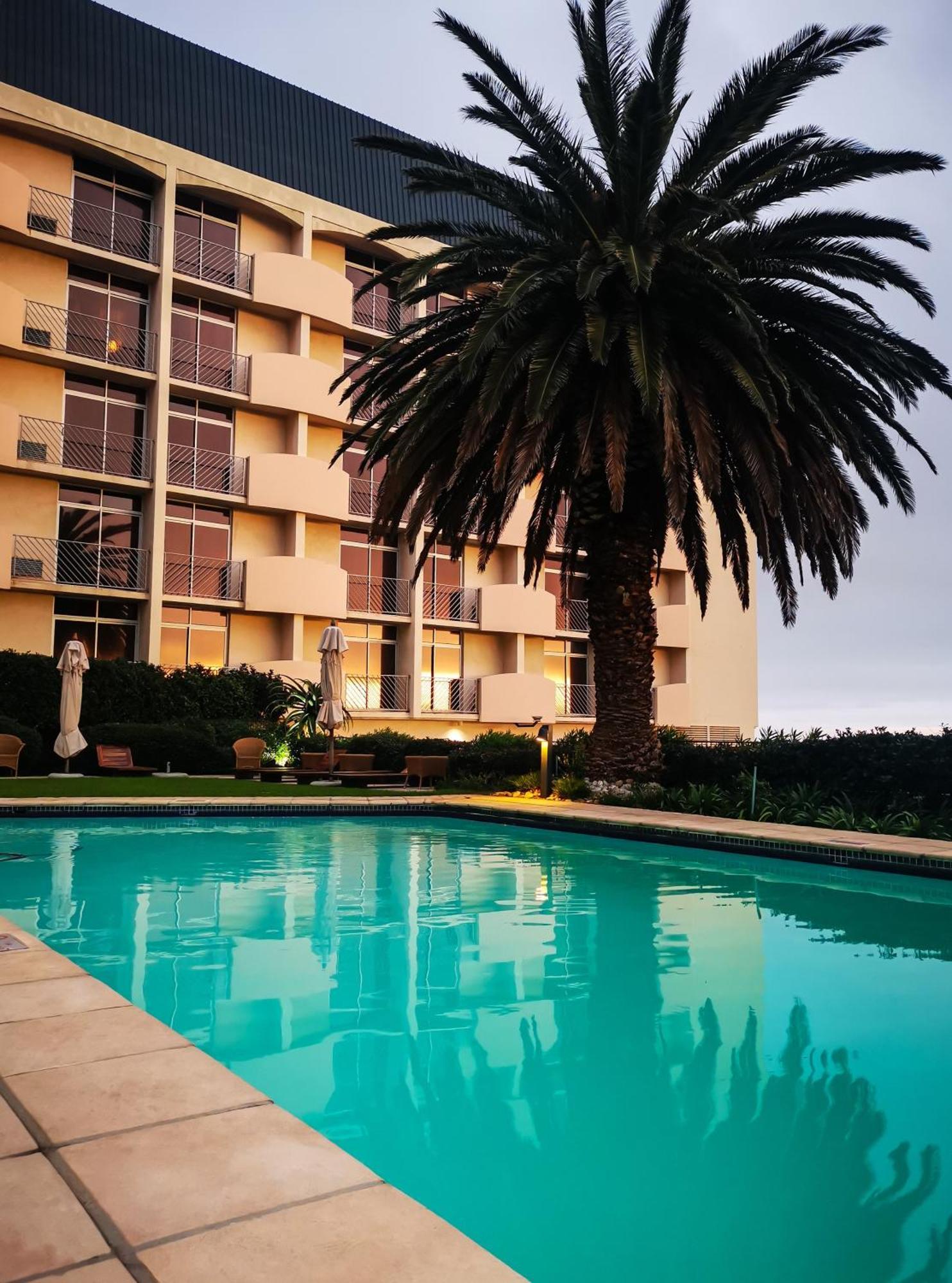 Garden Court Nelson Mandela Boulevard ケープタウン エクステリア 写真