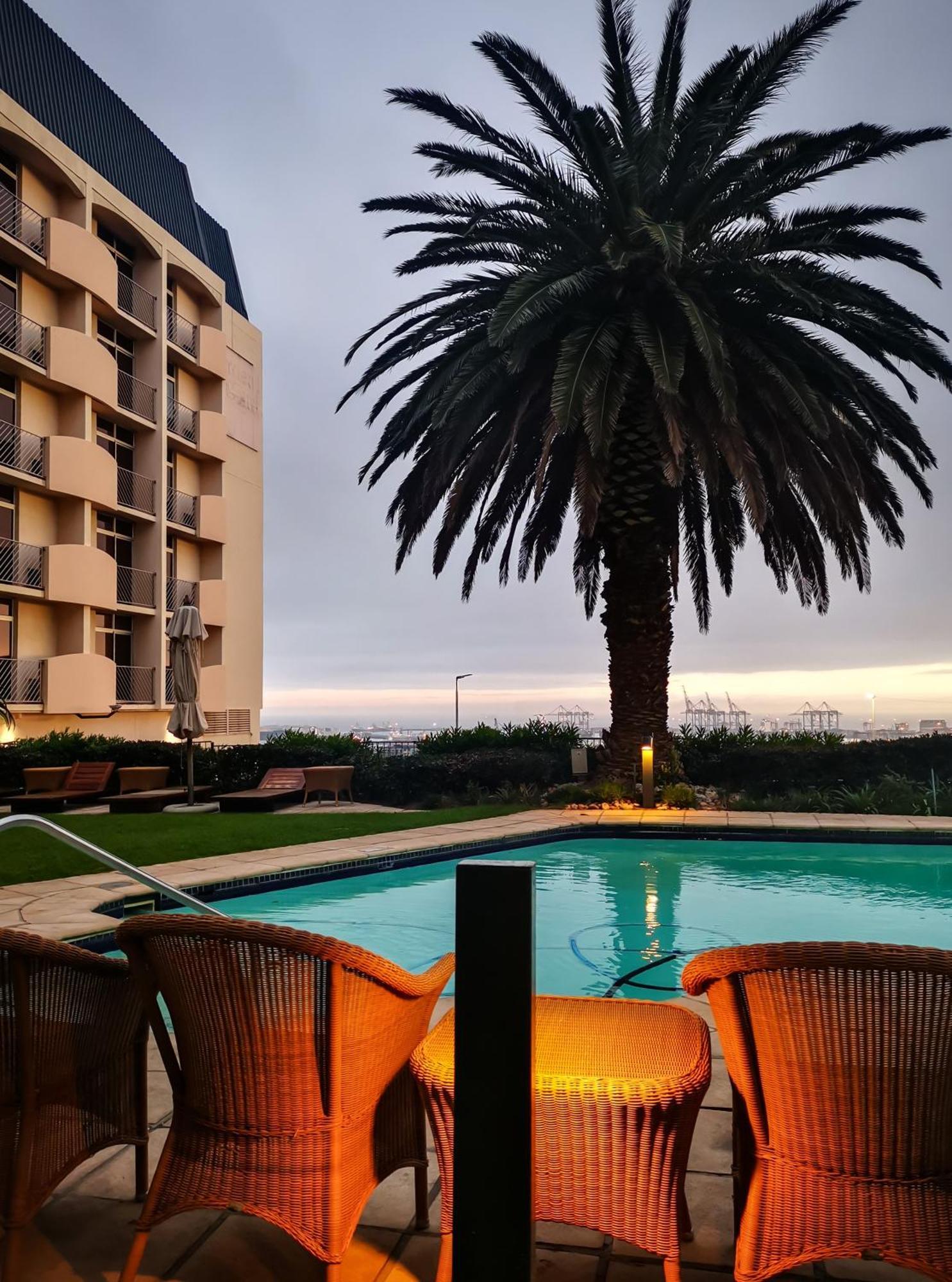 Garden Court Nelson Mandela Boulevard ケープタウン エクステリア 写真