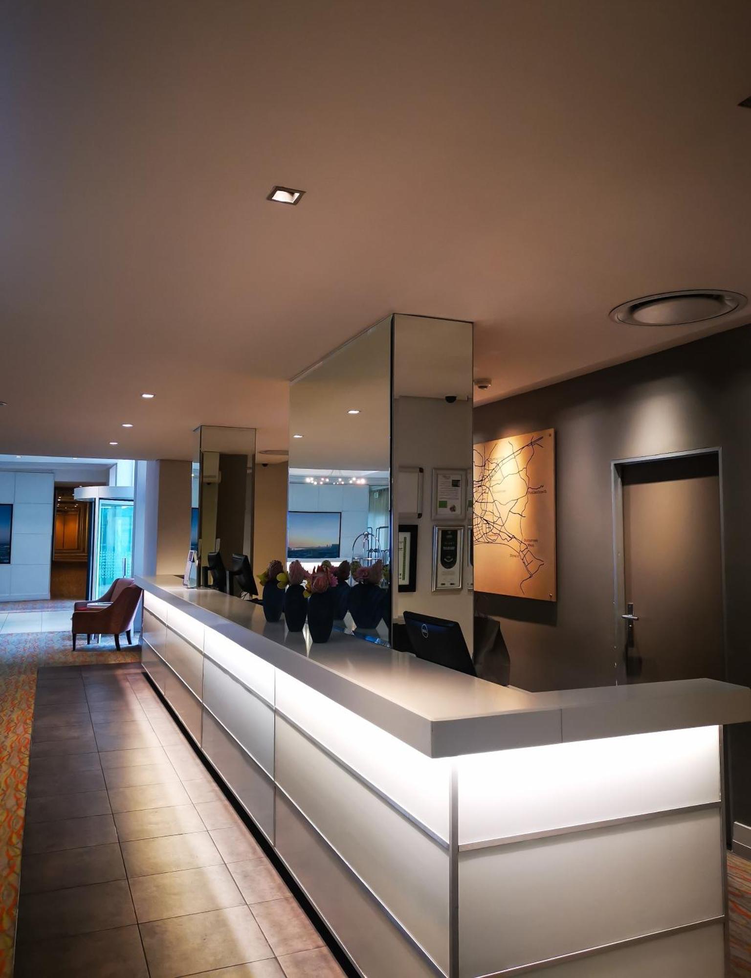 Garden Court Nelson Mandela Boulevard ケープタウン エクステリア 写真
